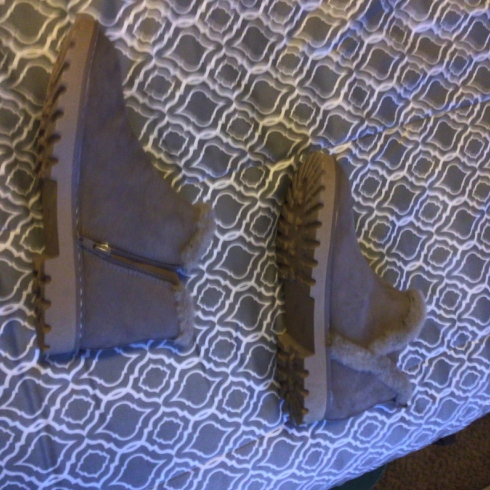 Boots - Picture 2 of 3